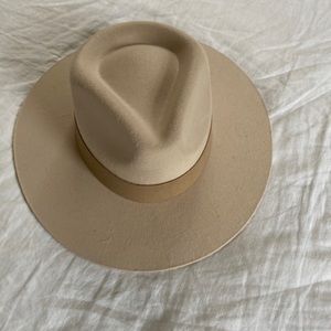 Teressa Foglia X Curateur Hat - size is like M